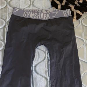 Gym shark leggings